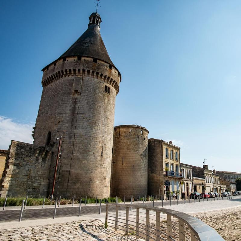Logis Hotel De La Tour Libourne Exterior photo
