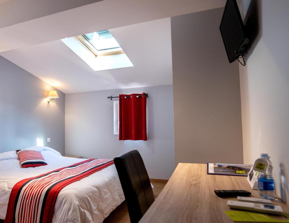 Logis Hotel De La Tour Libourne Exterior photo