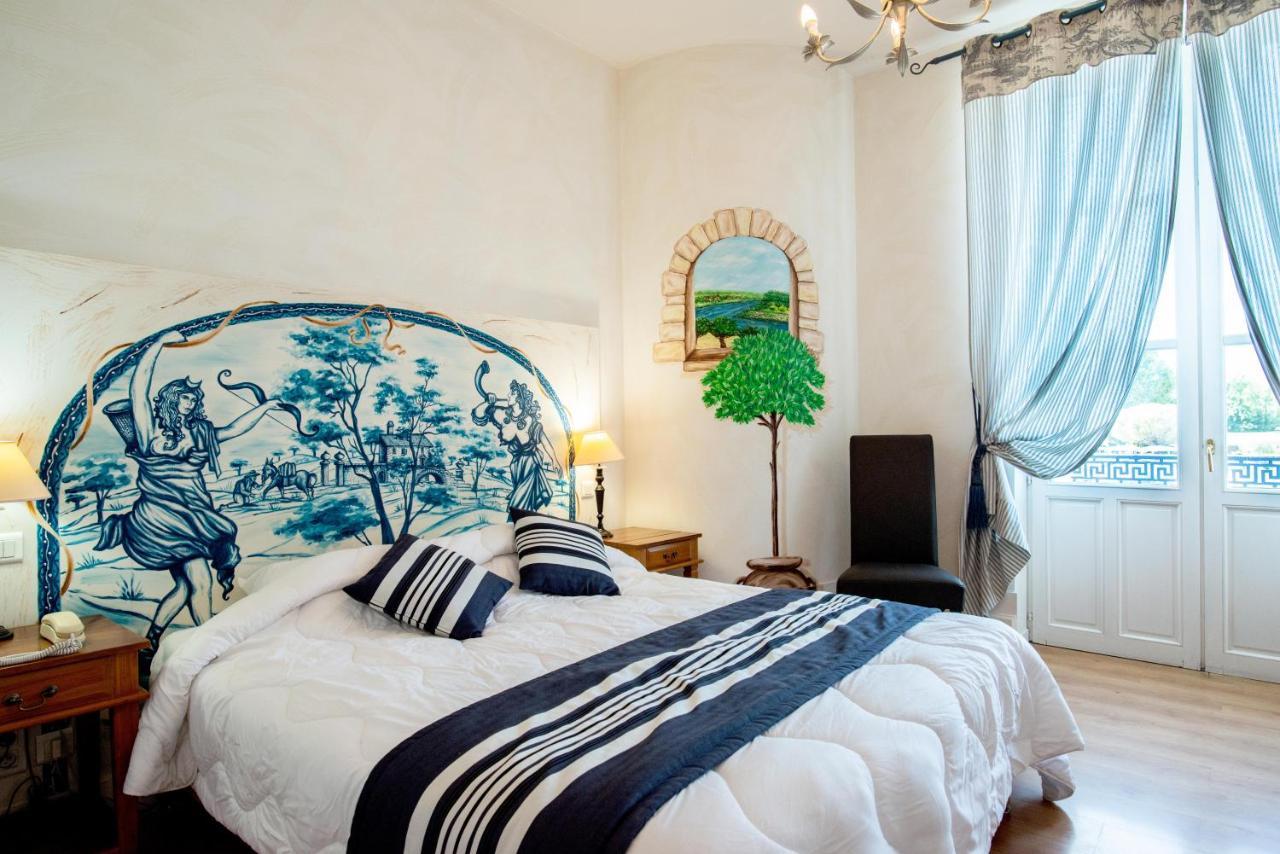Logis Hotel De La Tour Libourne Exterior photo