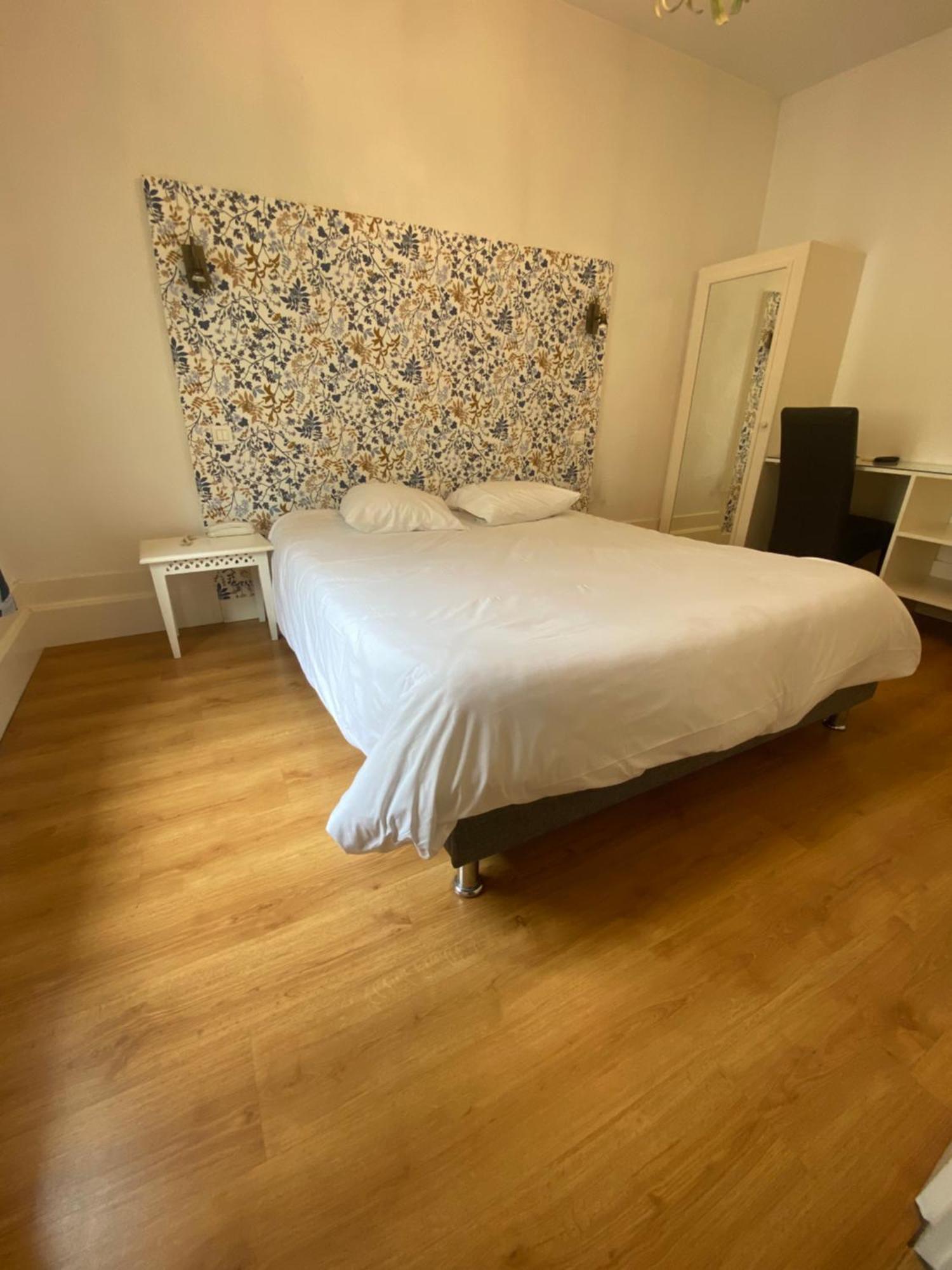 Logis Hotel De La Tour Libourne Exterior photo