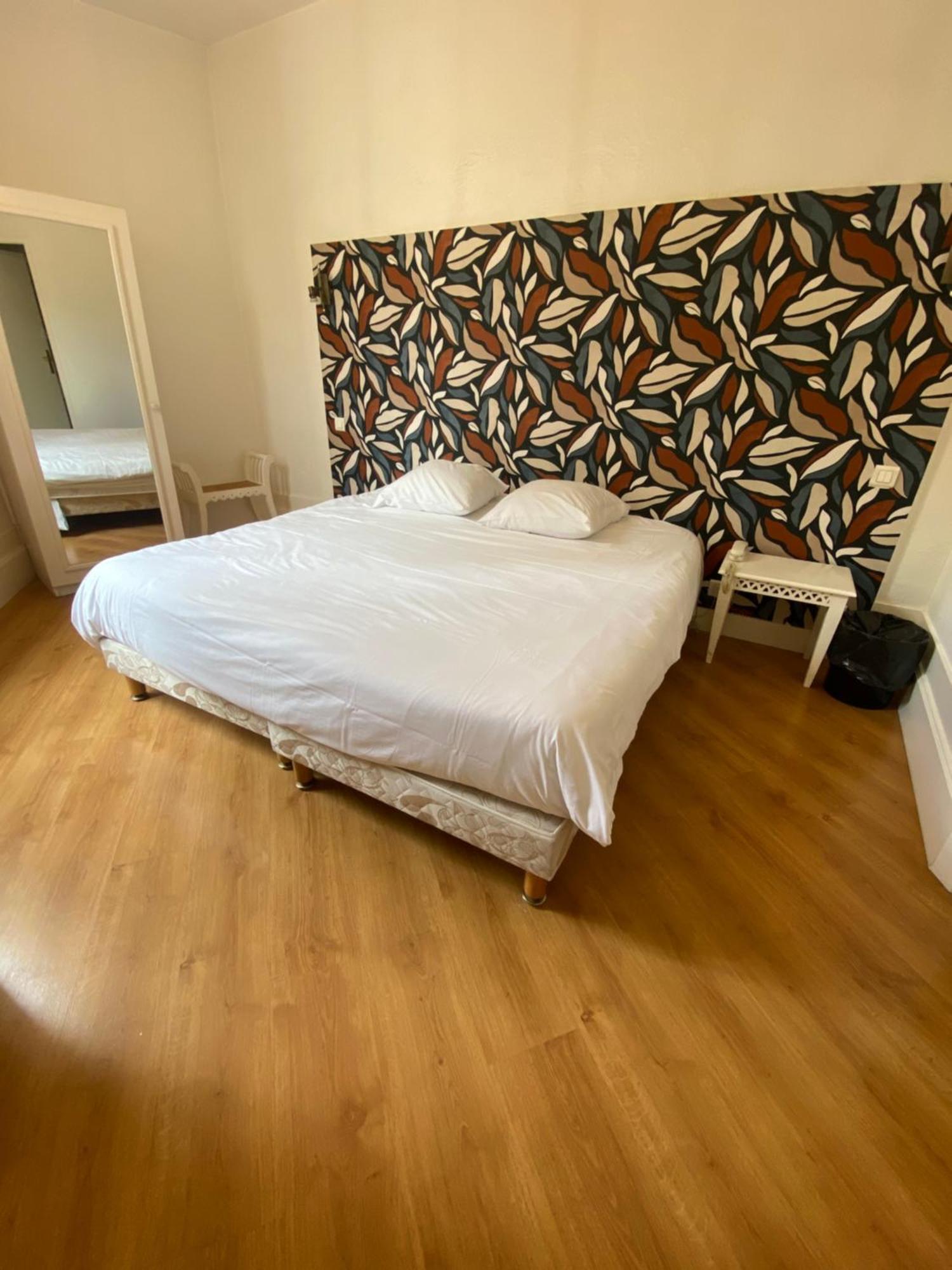 Logis Hotel De La Tour Libourne Exterior photo